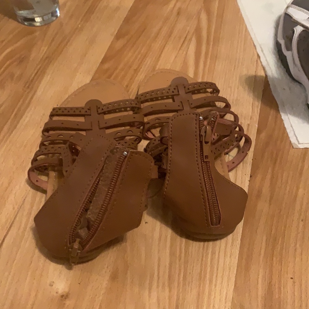 Sandles - Picture 4 of 4